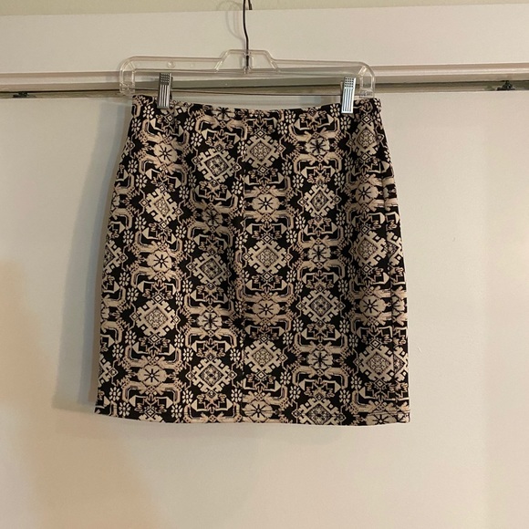 Xhilaration Dresses & Skirts - Pattern pencil skirt